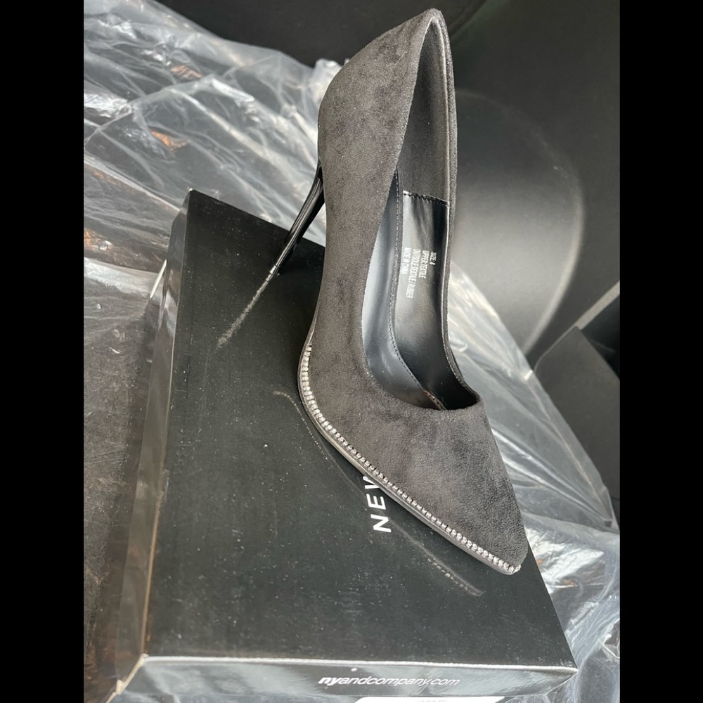 Black Pump Heel